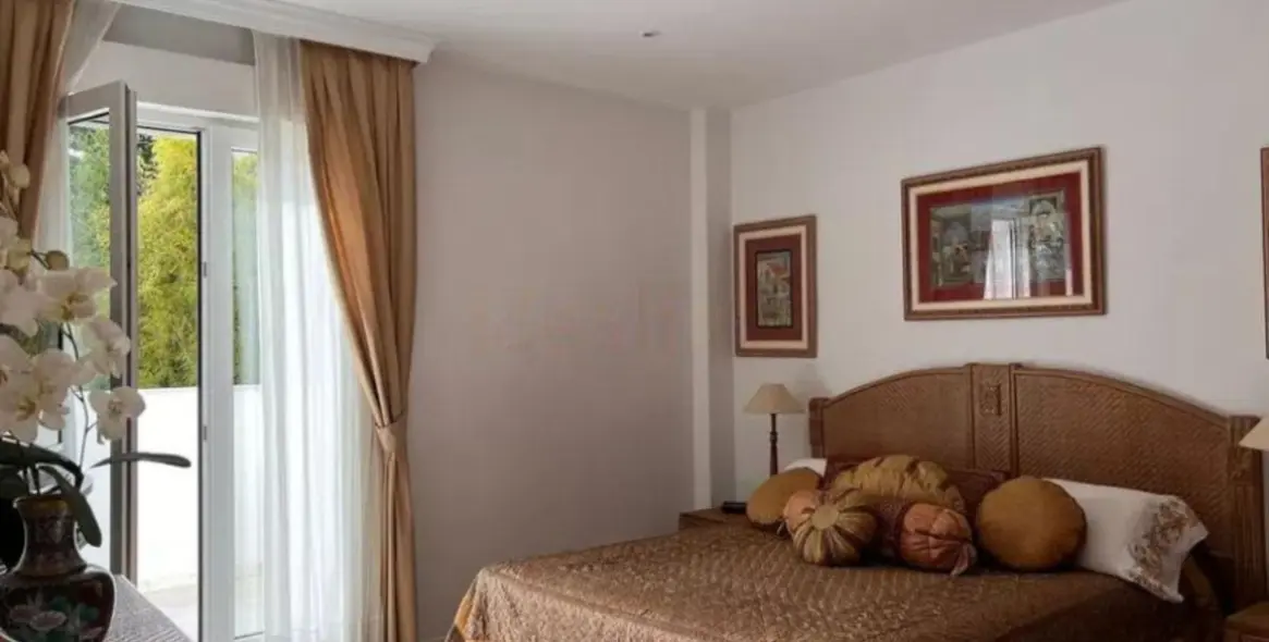 Продажа апартаментов на среднем этаже в The Golden Mile 3