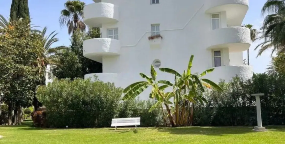 Продажа апартаментов на среднем этаже в The Golden Mile 5