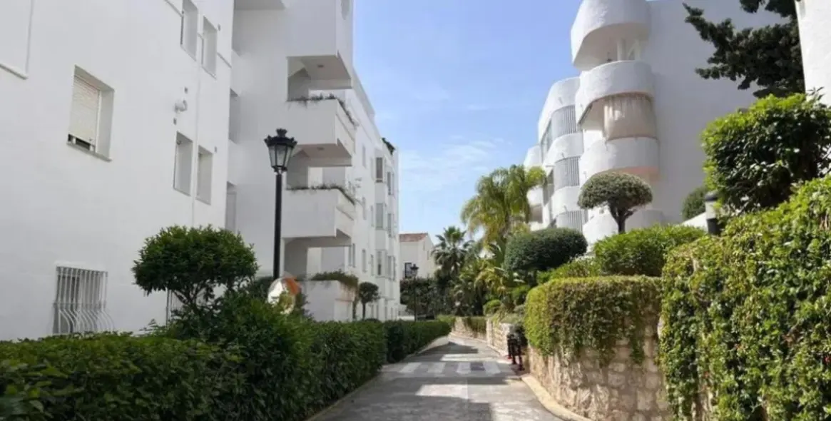 Продажа апартаментов на среднем этаже в The Golden Mile 6