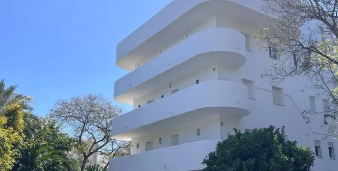 Продажа апартаментов на среднем этаже в The Golden Mile 8