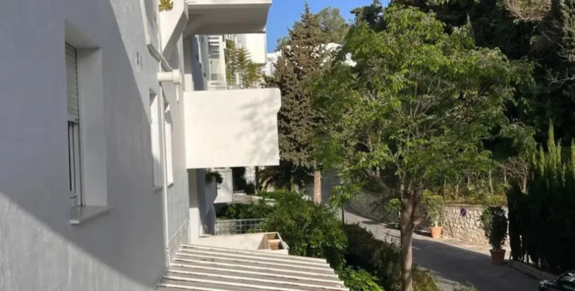 Продажа апартаментов на среднем этаже в The Golden Mile 9