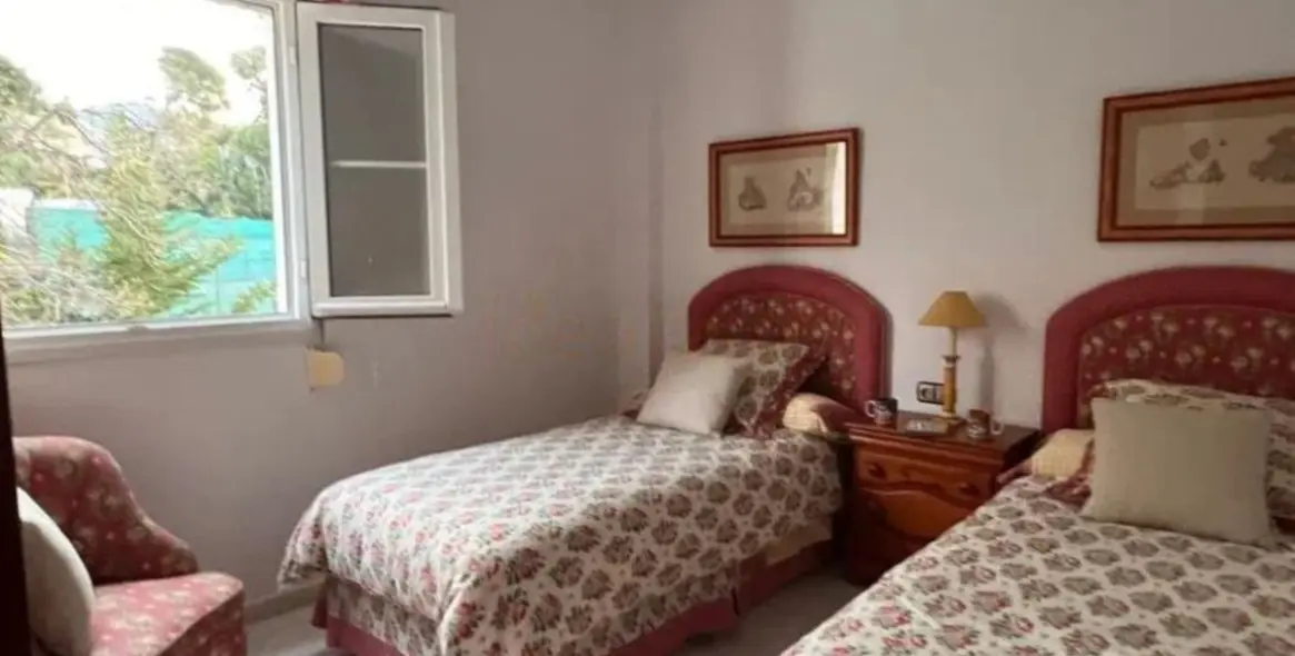 Продажа апартаментов на среднем этаже в The Golden Mile 12