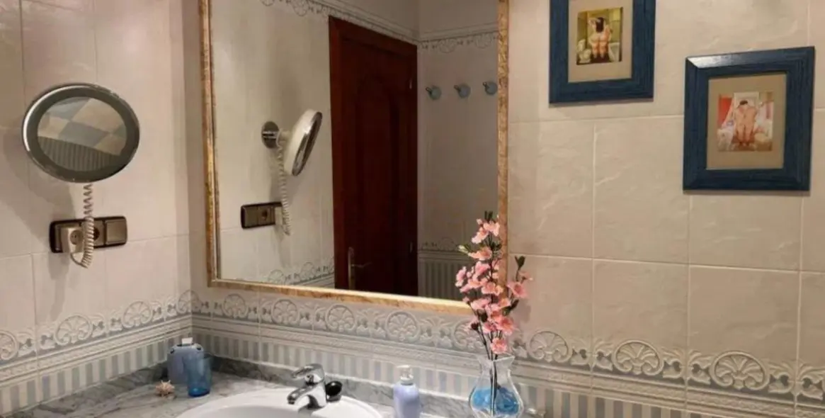 Продажа апартаментов на среднем этаже в The Golden Mile 13