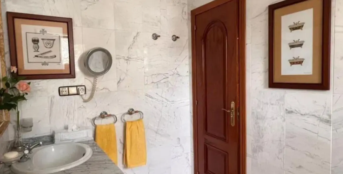 Продажа апартаментов на среднем этаже в The Golden Mile 16