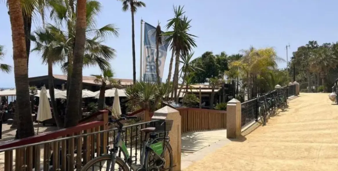 Продажа апартаментов на среднем этаже в The Golden Mile 18