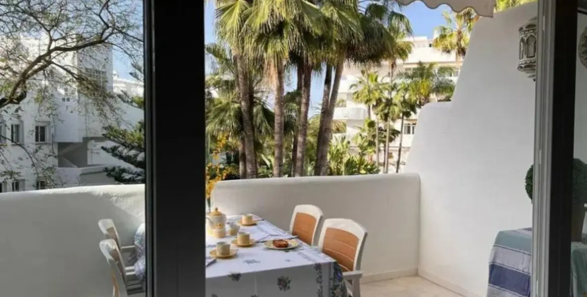 Продажа апартаментов на среднем этаже в The Golden Mile 19