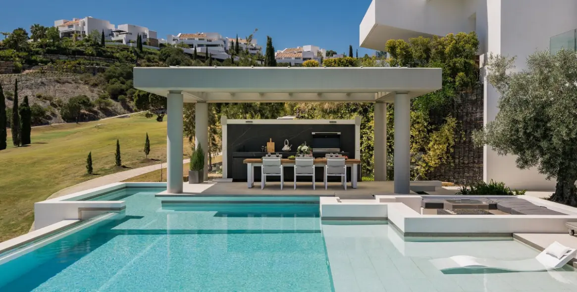 Продажа  отдельно стоящей виллы в Benahavís 2