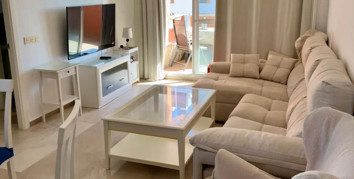 Long-term rent of middle floor apartment in Torre del Mar 3