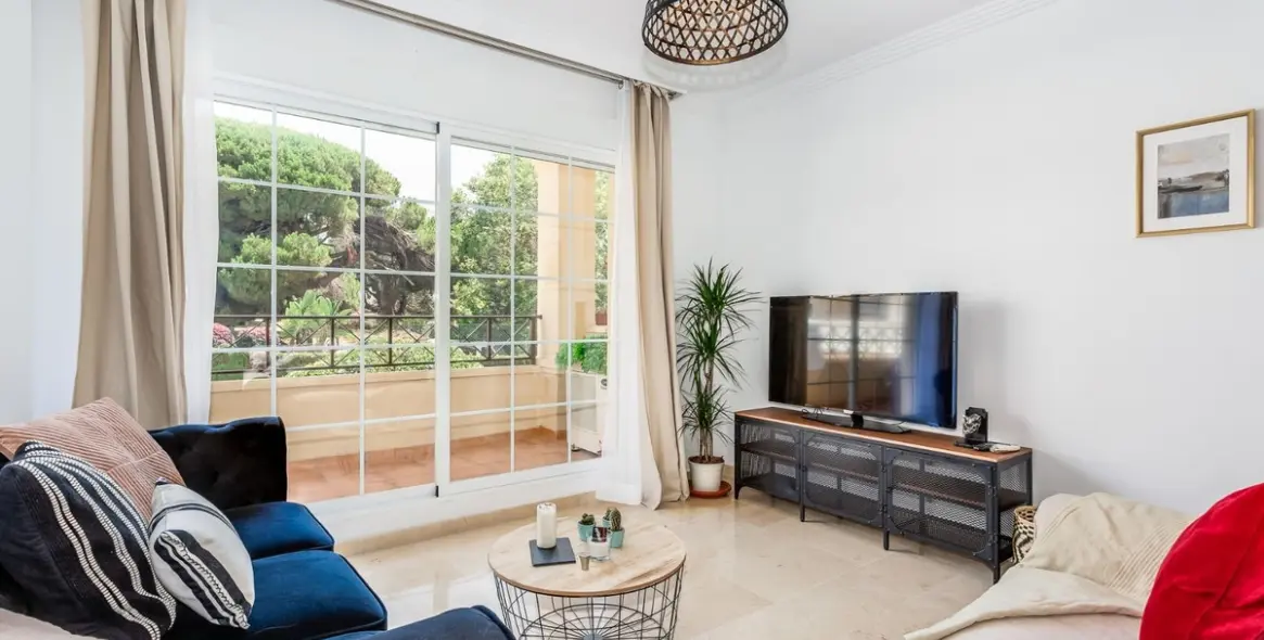 Long-term rent of middle floor apartment in Elviria 1