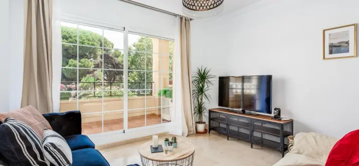 Long-term rent of middle floor apartment in Elviria 0