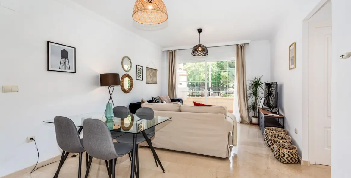 Long-term rent of middle floor apartment in Elviria 2