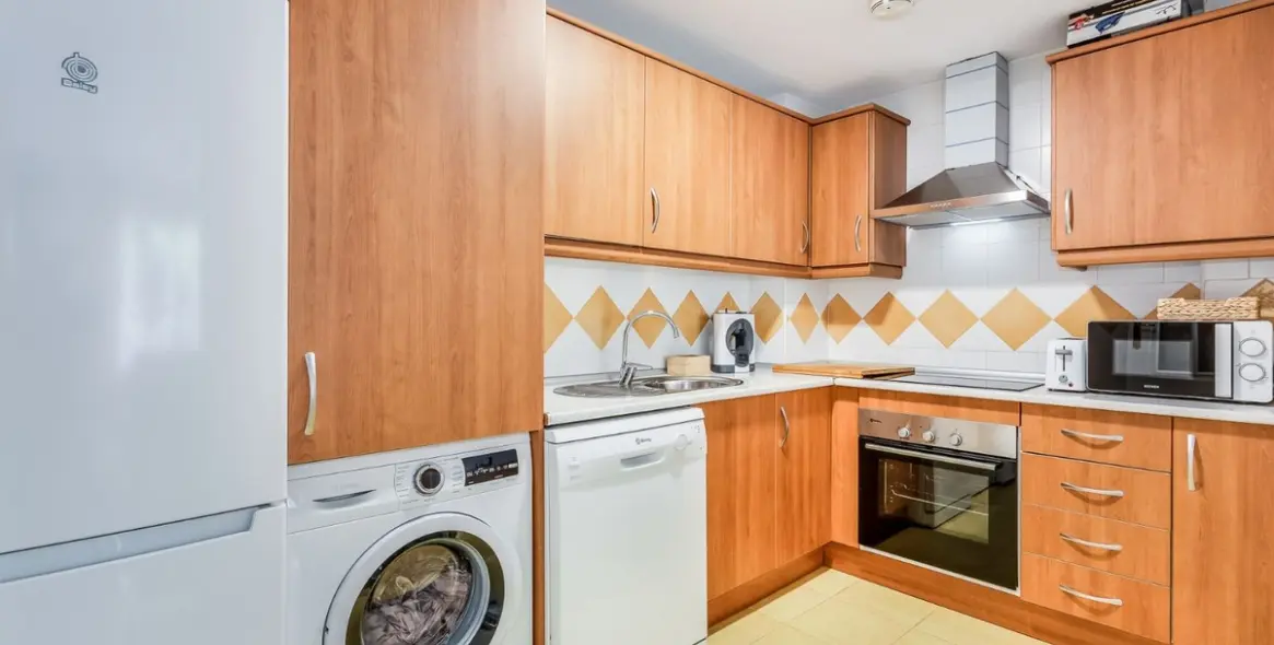 Long-term rent of middle floor apartment in Elviria 4