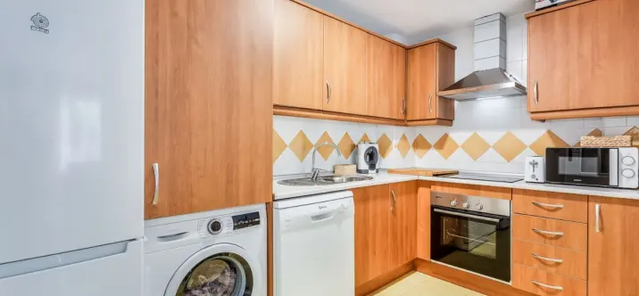 Long-term rent of middle floor apartment in Elviria 3