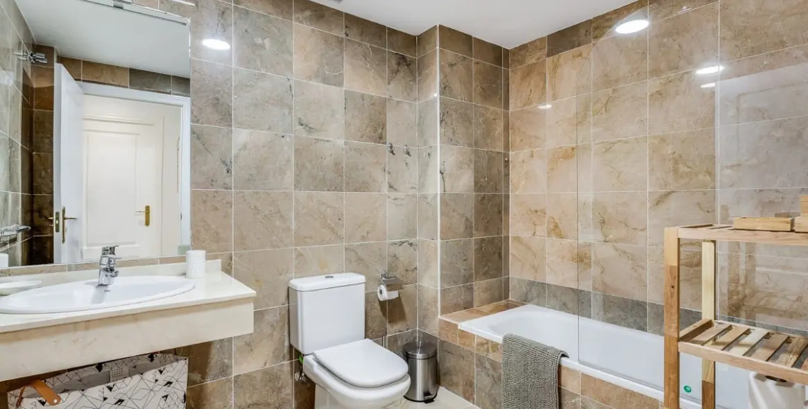 Long-term rent of middle floor apartment in Elviria 7