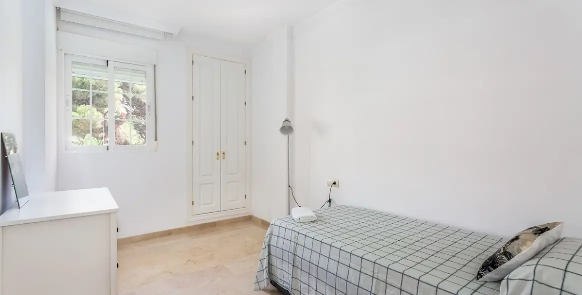 Long-term rent of middle floor apartment in Elviria 8