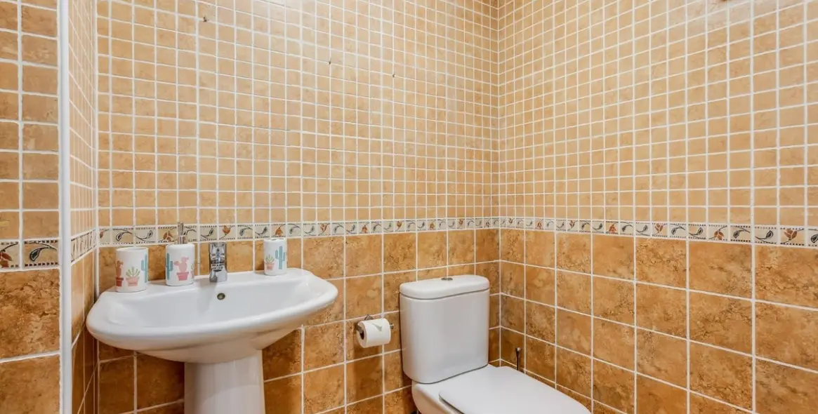 Long-term rent of middle floor apartment in Elviria 9