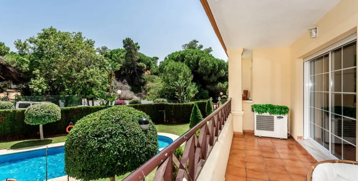 Long-term rent of middle floor apartment in Elviria 11