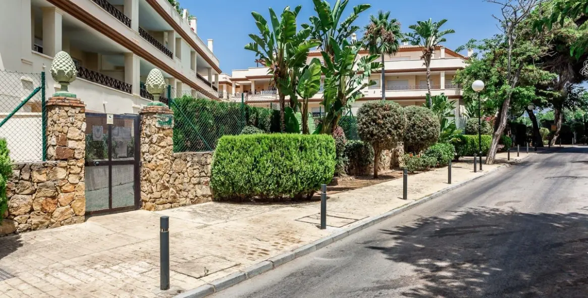 Long-term rent of middle floor apartment in Elviria 15