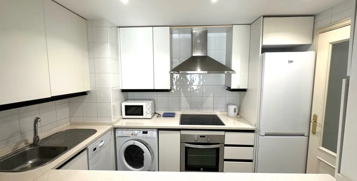 Long-term rent of middle floor apartment in Puerto Banús 8