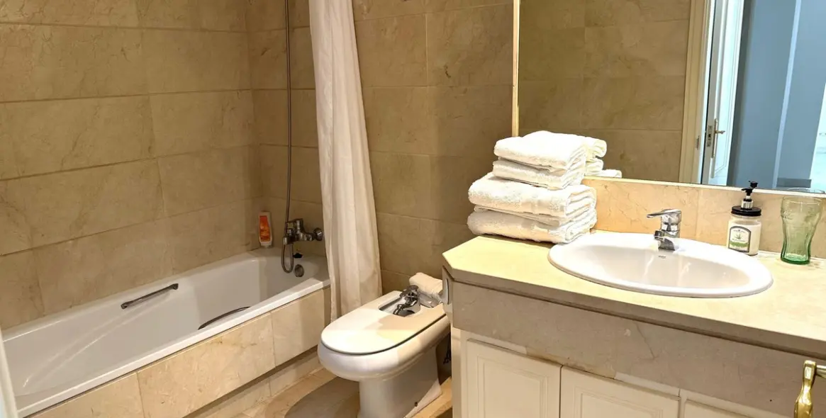 Long-term rent of middle floor apartment in Puerto Banús 14