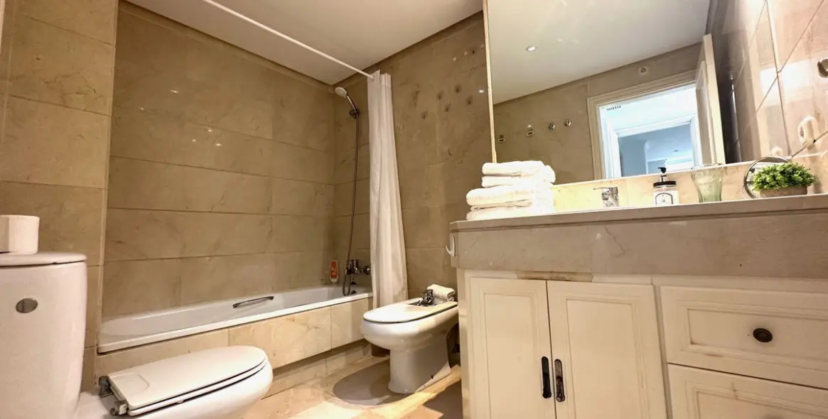 Long-term rent of middle floor apartment in Puerto Banús 15