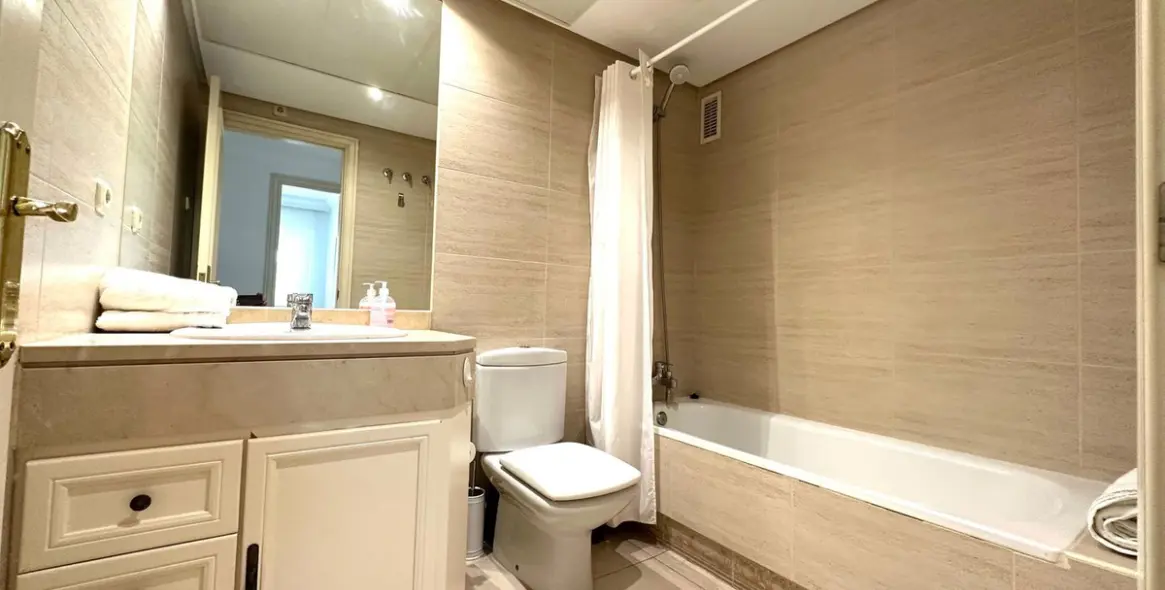 Long-term rent of middle floor apartment in Puerto Banús 19