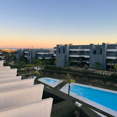 Долгосрочная аренда апартаментов на среднем этаже в Estepona