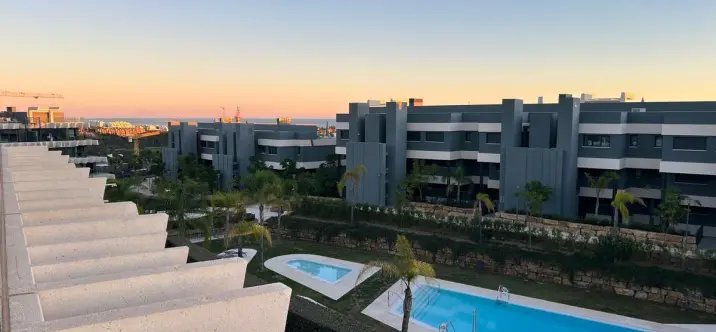 Долгосрочная аренда апартаментов на среднем этаже в Estepona 0