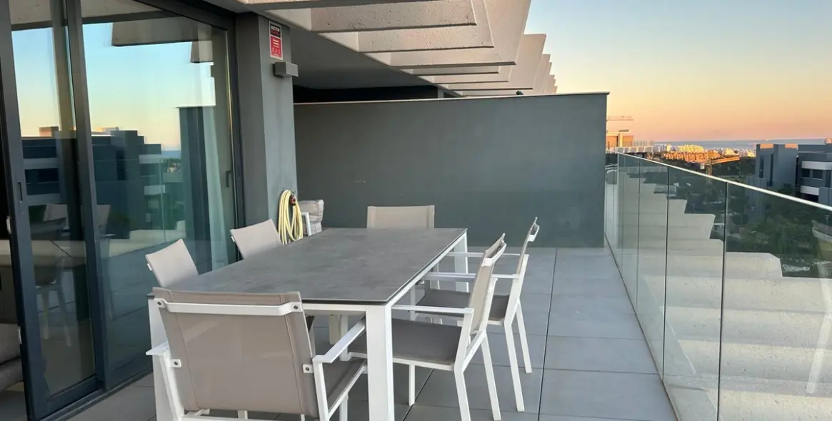 Long-term rent of middle floor apartment in Estepona 3