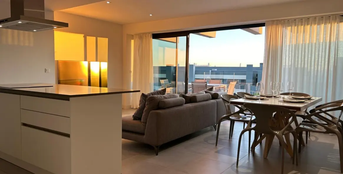 Long-term rent of middle floor apartment in Estepona 4