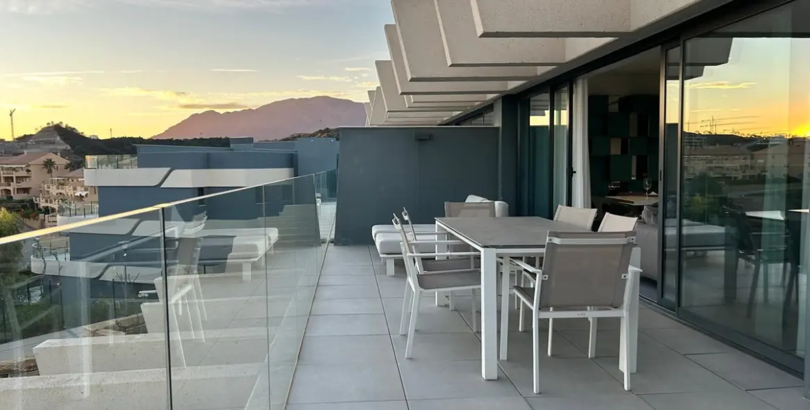 Long-term rent of middle floor apartment in Estepona 9