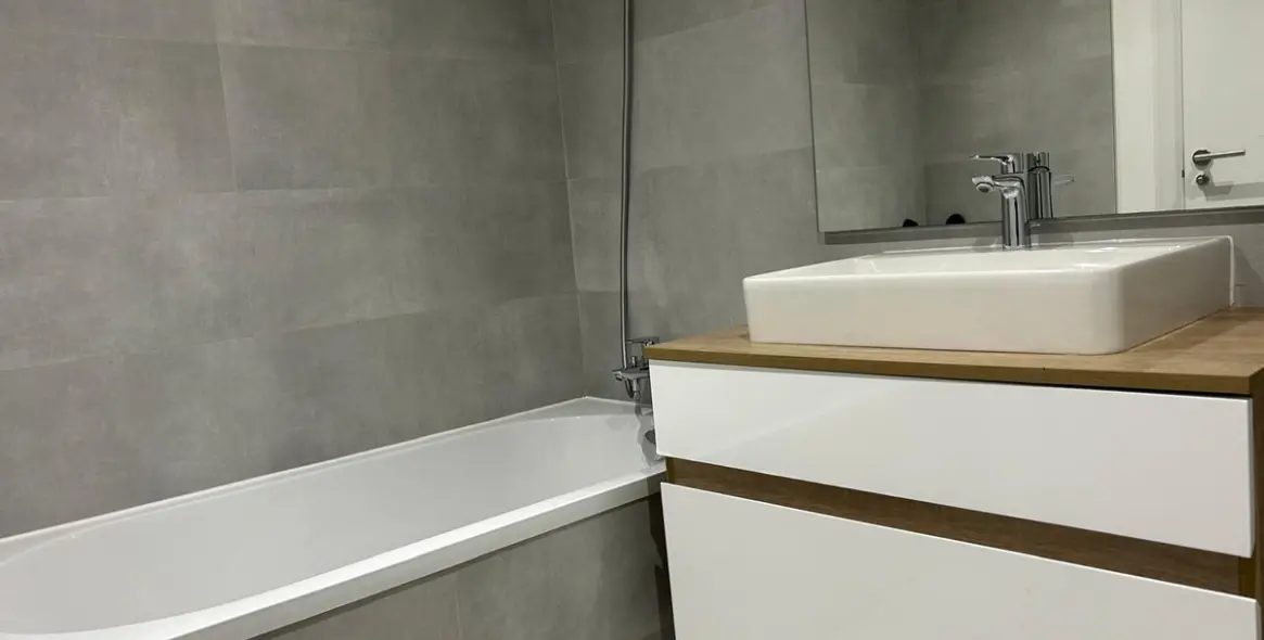 Long-term rent of middle floor apartment in Estepona 20