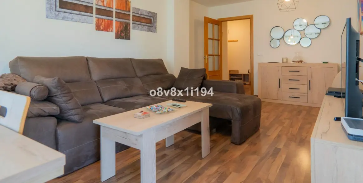 Sale of middle floor apartment in Málaga 3