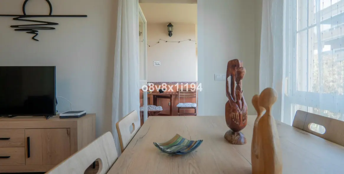Sale of middle floor apartment in Málaga 5