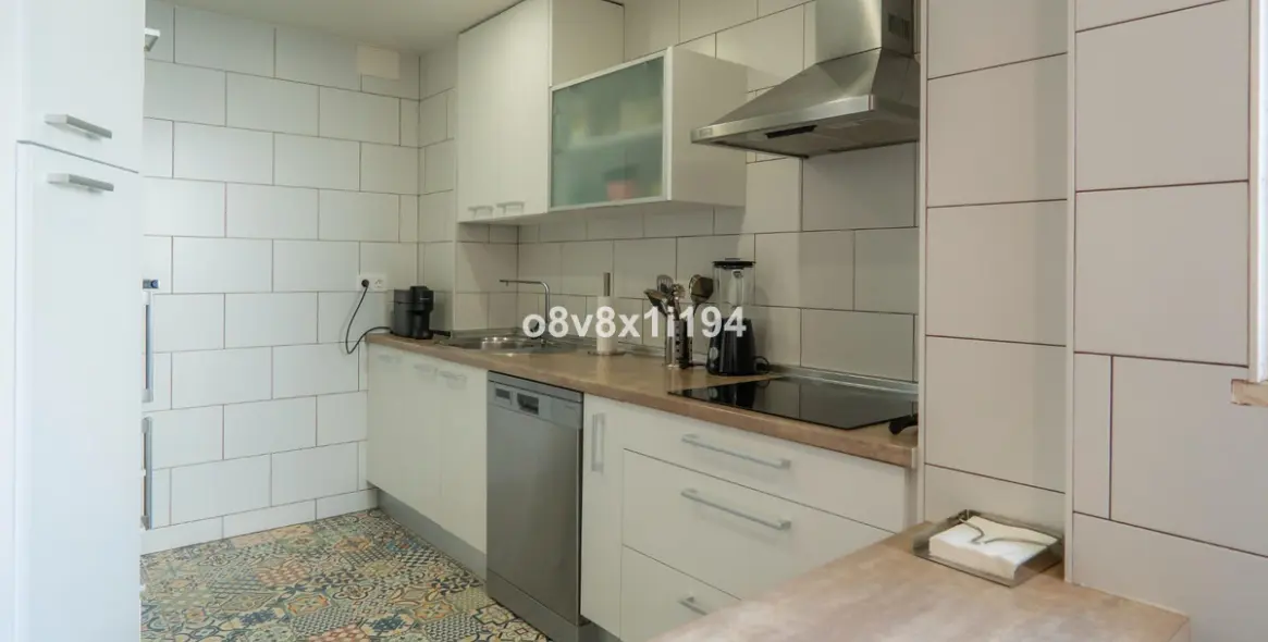 Sale of middle floor apartment in Málaga 9