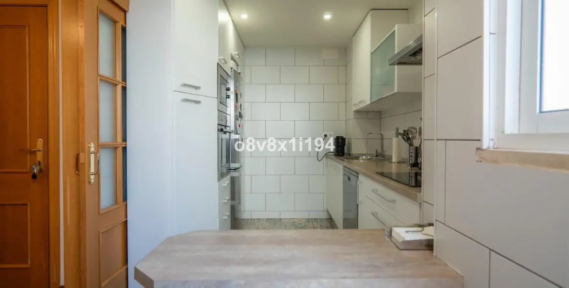 Sale of middle floor apartment in Málaga 10