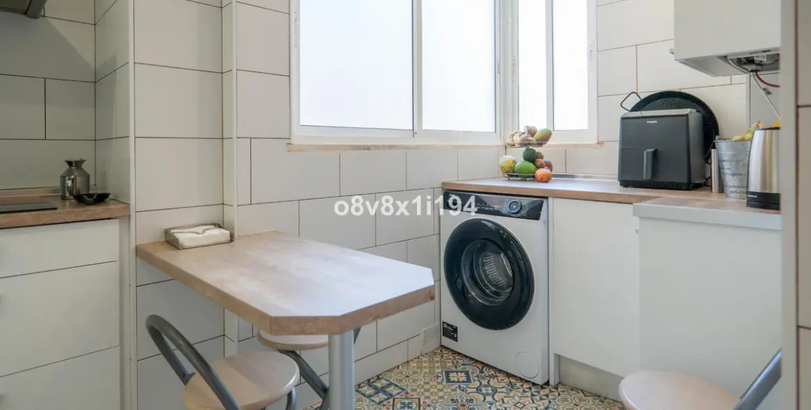 Sale of middle floor apartment in Málaga 11