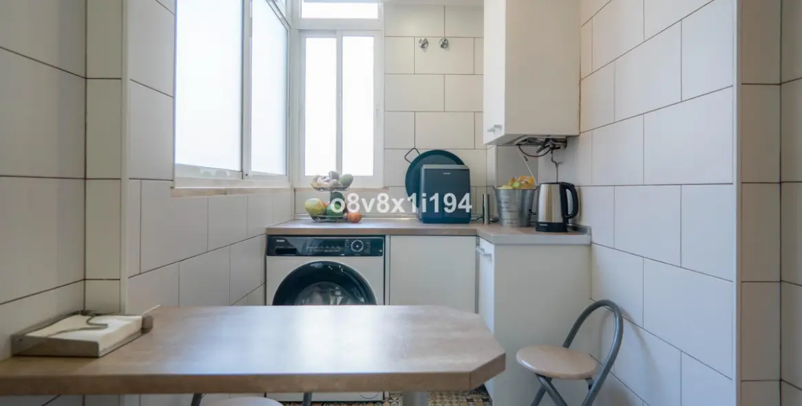 Sale of middle floor apartment in Málaga 13