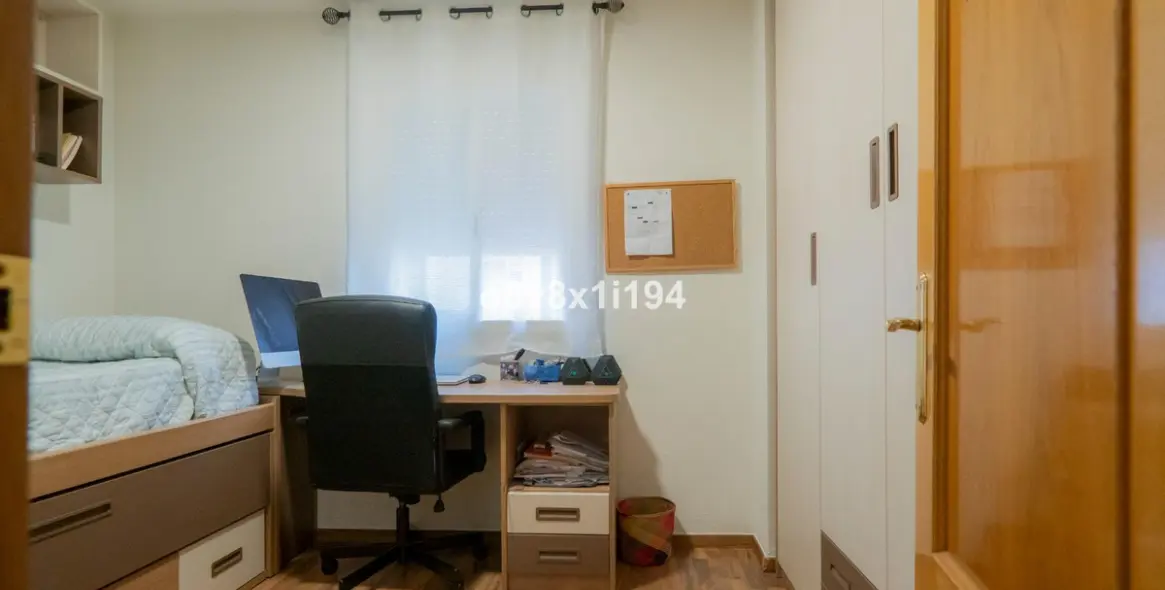 Sale of middle floor apartment in Málaga 17