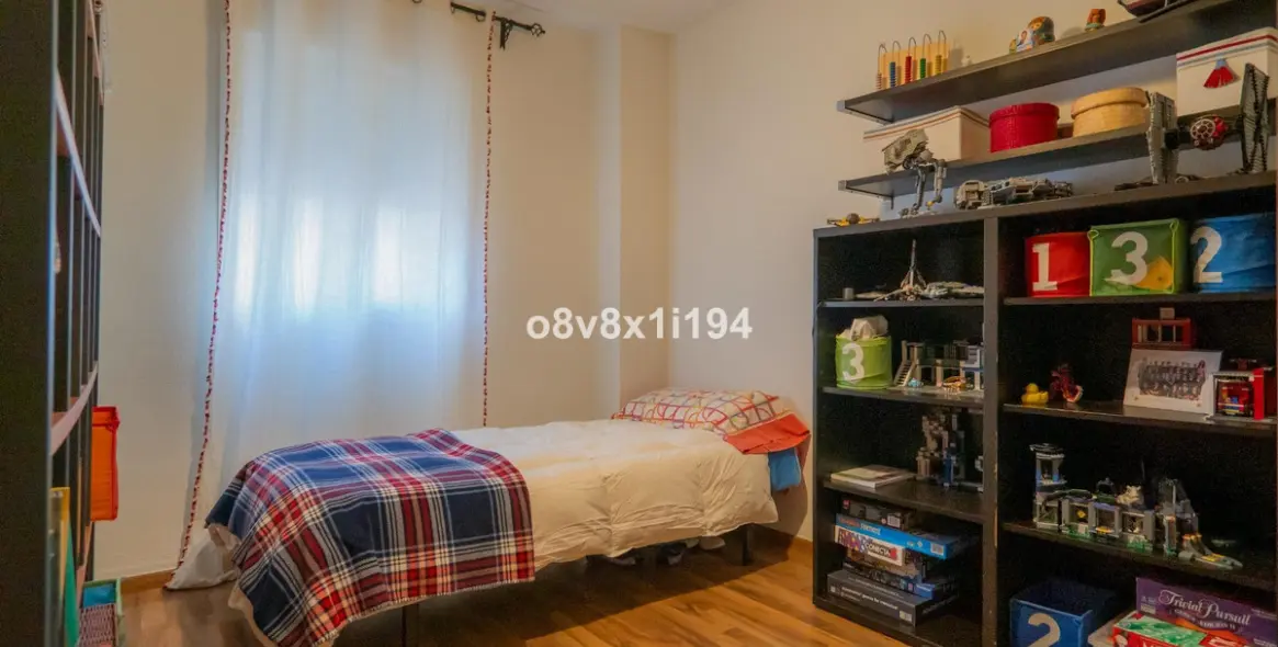 Sale of middle floor apartment in Málaga 19