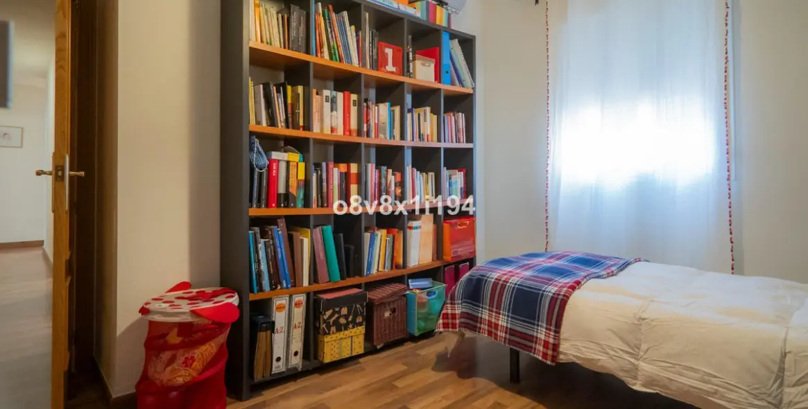 Sale of middle floor apartment in Málaga 20