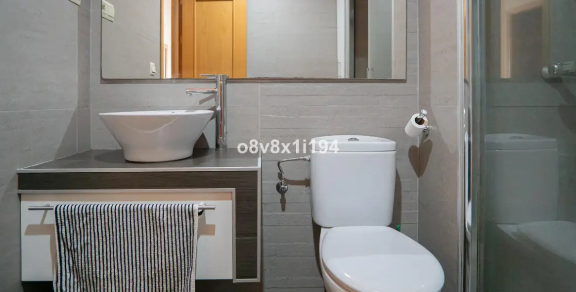 Sale of middle floor apartment in Málaga 21