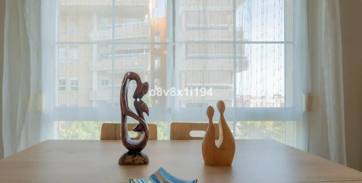 Sale of middle floor apartment in Málaga 27