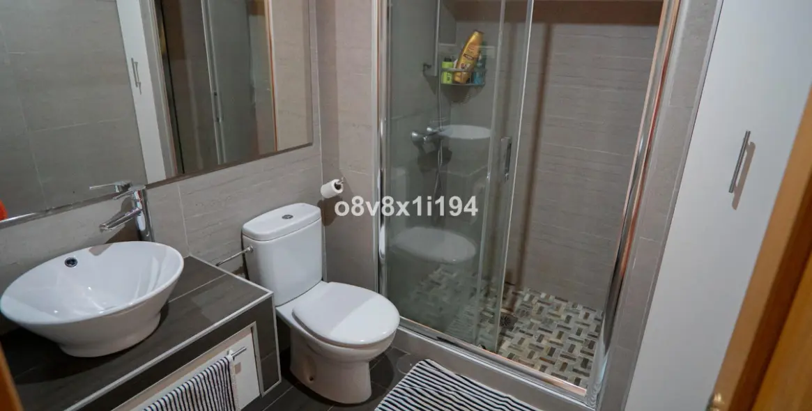 Sale of middle floor apartment in Málaga 35