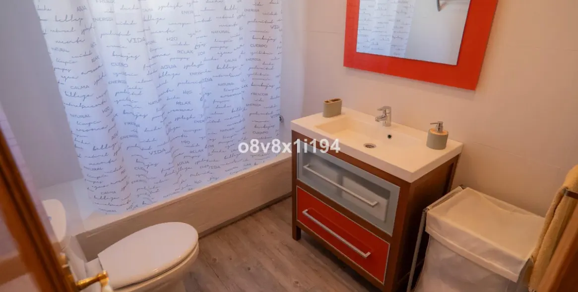 Sale of middle floor apartment in Málaga 36