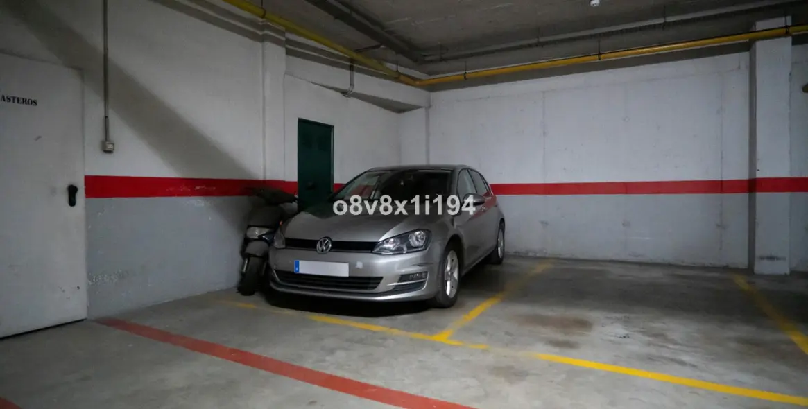 Sale of middle floor apartment in Málaga 37