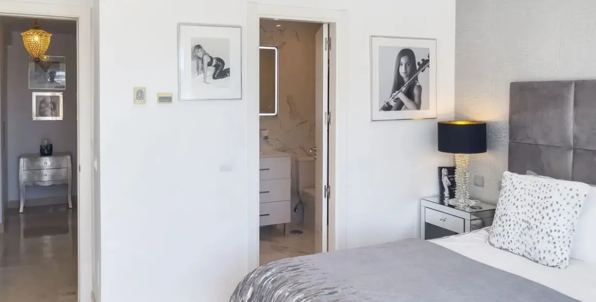 Sale of townhouse in El Paraiso 22