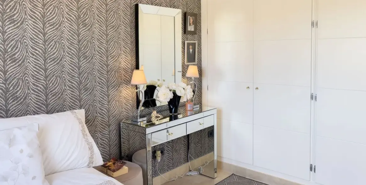 Sale of townhouse in El Paraiso 34