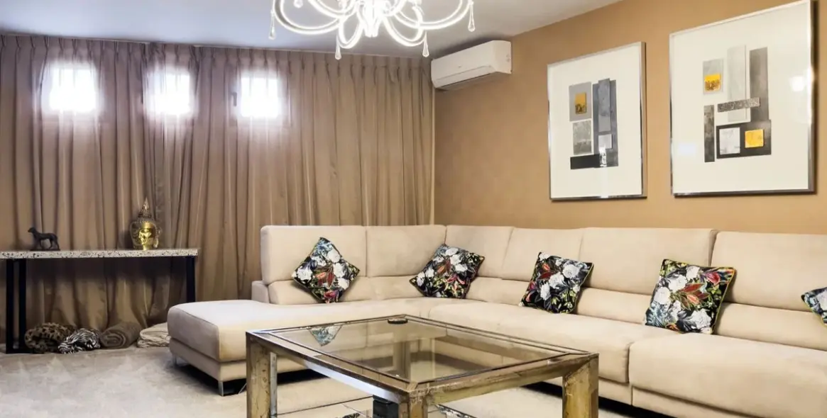 Sale of townhouse in El Paraiso 37