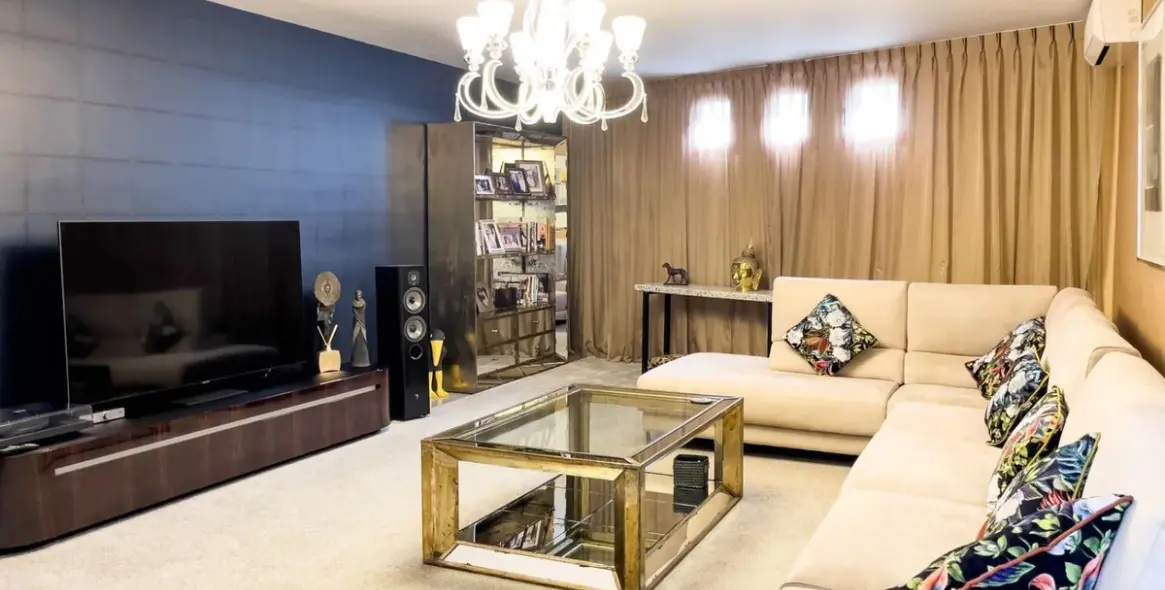 Sale of townhouse in El Paraiso 38